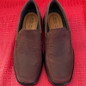 ECCO Men's Helsinki 2.0 Apron Toe Slip-On Size 8-8.5